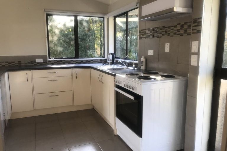 Photo of property in 17 Poplar Road, Stanmore Bay, Whangaparaoa, 0932