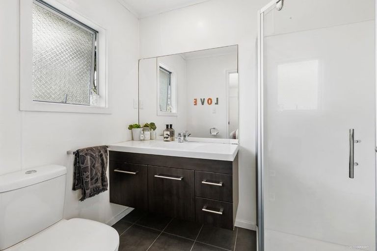 Photo of property in 17 Curacao Place, Half Moon Bay, Auckland, 2012