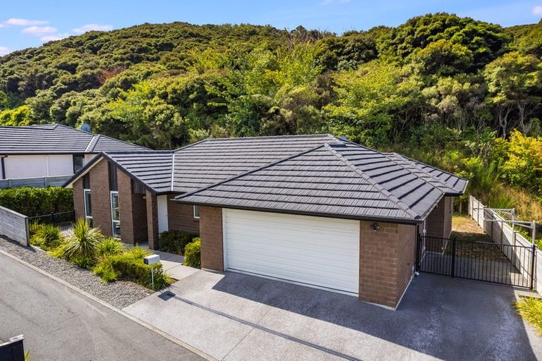 Photo of property in 34 Mooring Close, Whitby, Porirua, 5024
