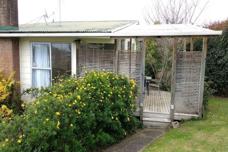 Photo of property in 27 Cheval Drive, Totara Vale, Auckland, 0629