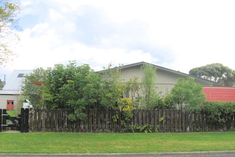 Photo of property in 100 Brook Place, Whangamata, 3620