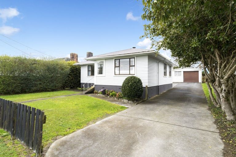 Photo of property in 50 Barrys Road, Glendene, Auckland, 0602