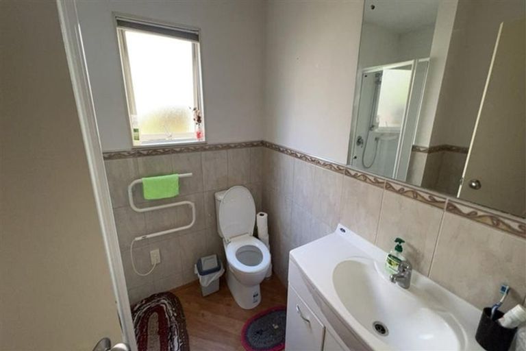 Photo of property in 1/48a Exmouth Road, Northcote, Auckland, 0627