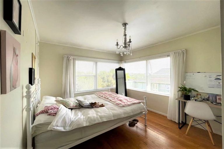 Photo of property in 477 Beach Road, Murrays Bay, Auckland, 0630