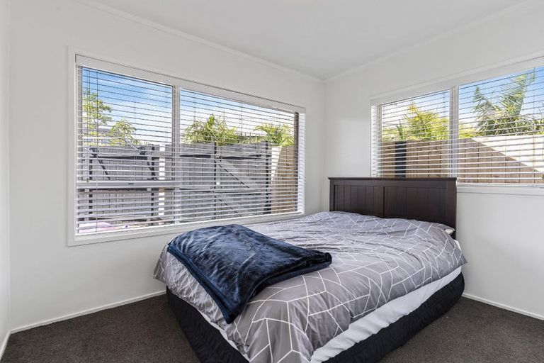 Photo of property in 1/33 Bramley Drive, Farm Cove, Auckland, 2012