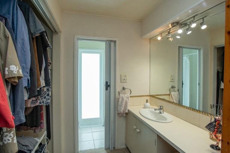 Photo of property in 20 Deakin Place, Clive, 4102