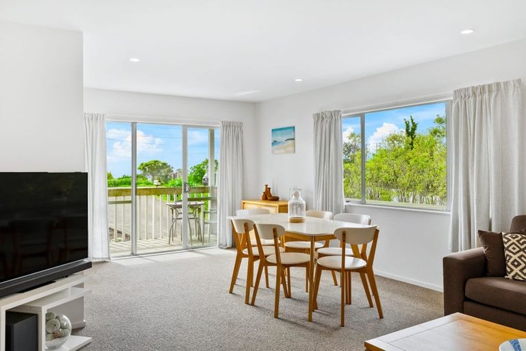 Photo of property in 1/1032 East Coast Road, Fairview Heights, Auckland, 0630