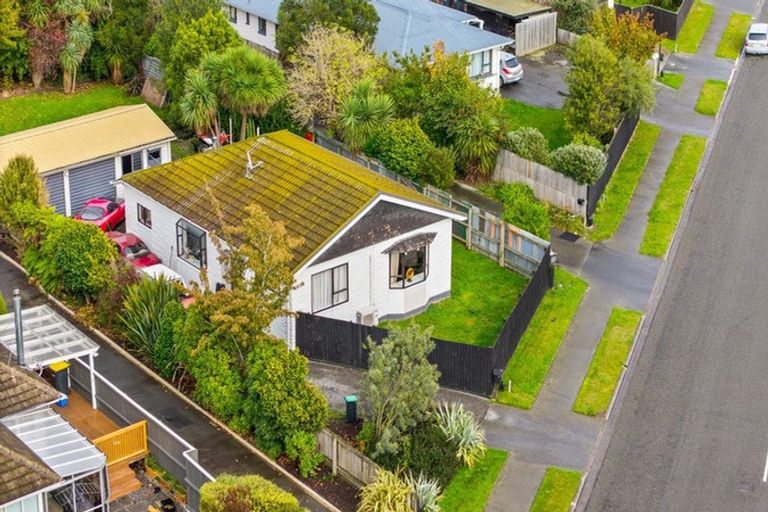 Photo of property in 64 Winters Road, Redwood, Christchurch, 8051