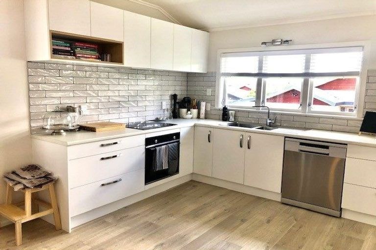 Photo of property in 1/2 East Coast Road, Milford, Auckland, 0620