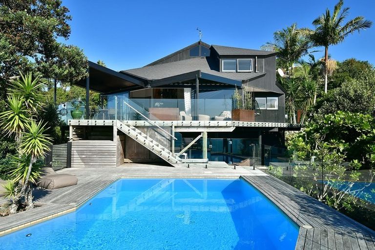 Photo of property in 86 Vipond Road, Stanmore Bay, Whangaparaoa, 0932