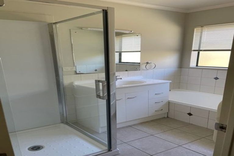 Photo of property in 2 Norm Pellow Drive, Manurewa, Auckland, 2105