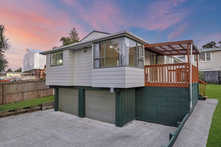 Photo of property in 81a Dundale Avenue, Blockhouse Bay, Auckland, 0600