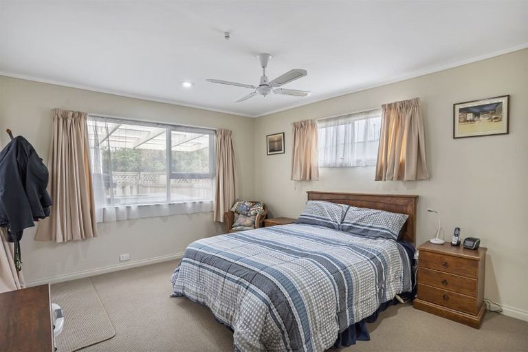 Photo of property in 2/3 Winifred Avenue, Bayview, Auckland, 0629