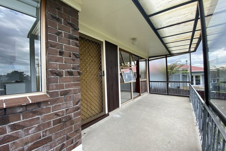 Photo of property in 2/9 Evans Road, Glen Eden, Auckland, 0602