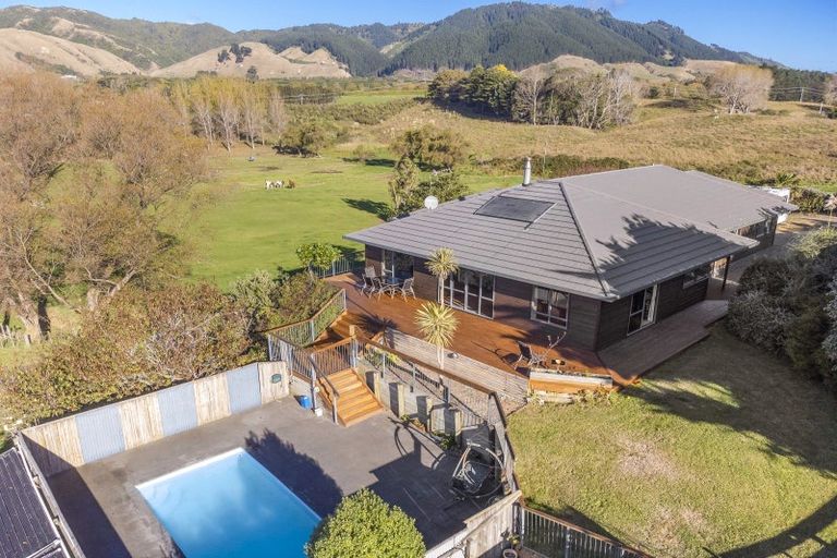 Photo of property in 84 Derham Road, Te Horo, Otaki, 5581
