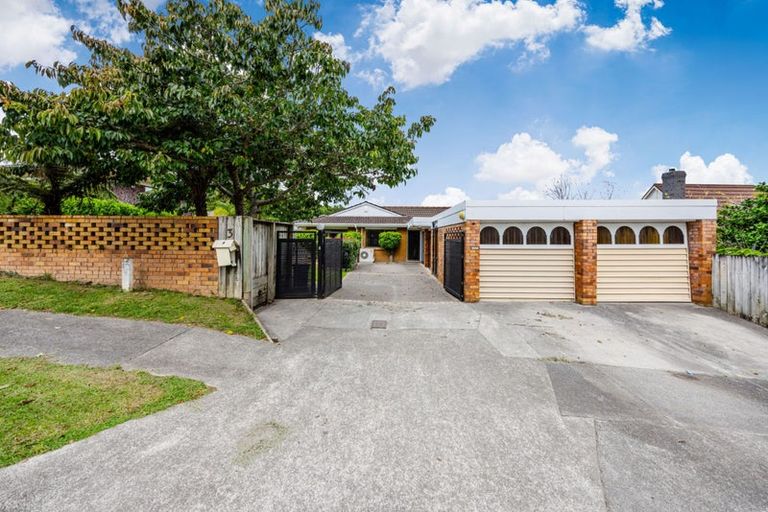 Photo of property in 3 Tilia Place, Totara Heights, Auckland, 2105