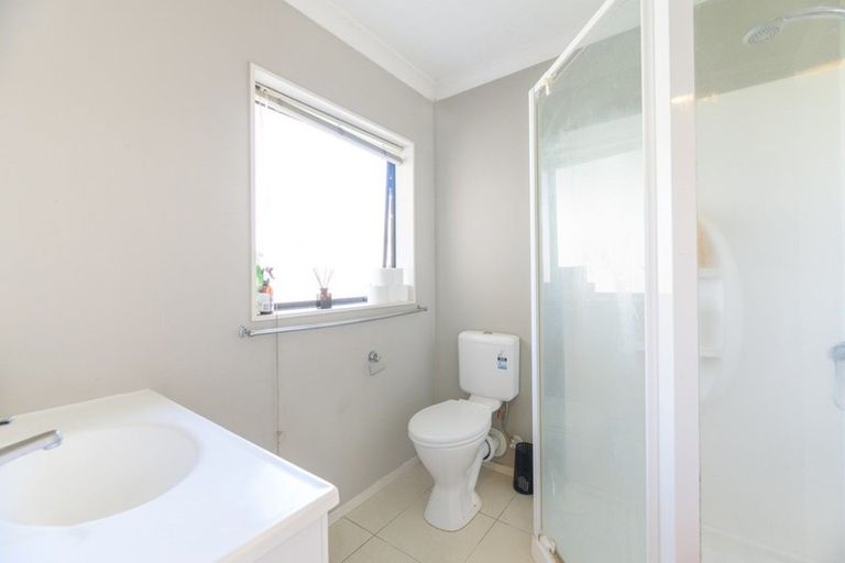 Photo of property in 12 Mediterranean Way, Goodwood Heights, Auckland, 2105