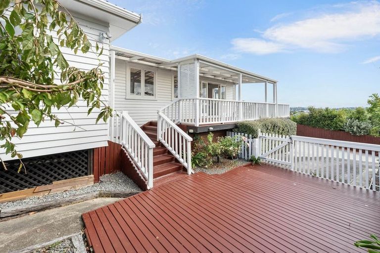 Photo of property in 2/18 Kenmure Avenue, Forrest Hill, Auckland, 0620