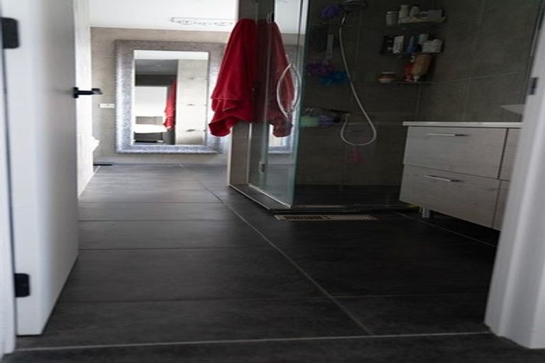 Photo of property in 1/2 Ocean View Road, Milford, Auckland, 0620