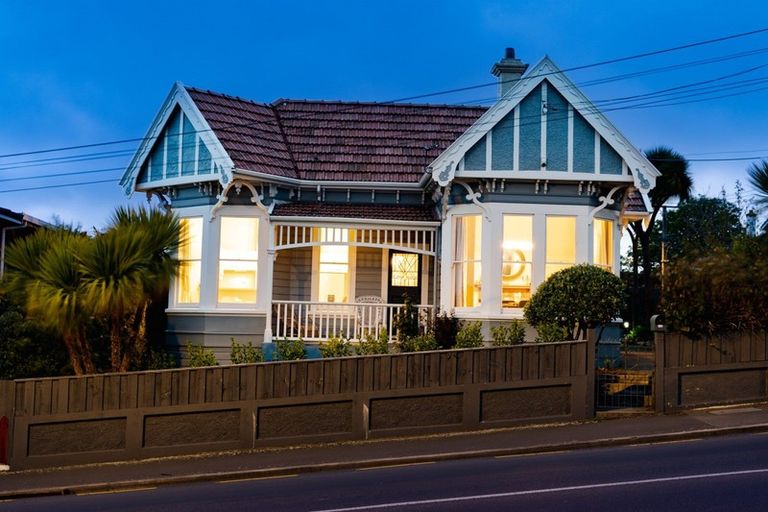 Photo of property in 112 Eglinton Road, Mornington, Dunedin, 9011