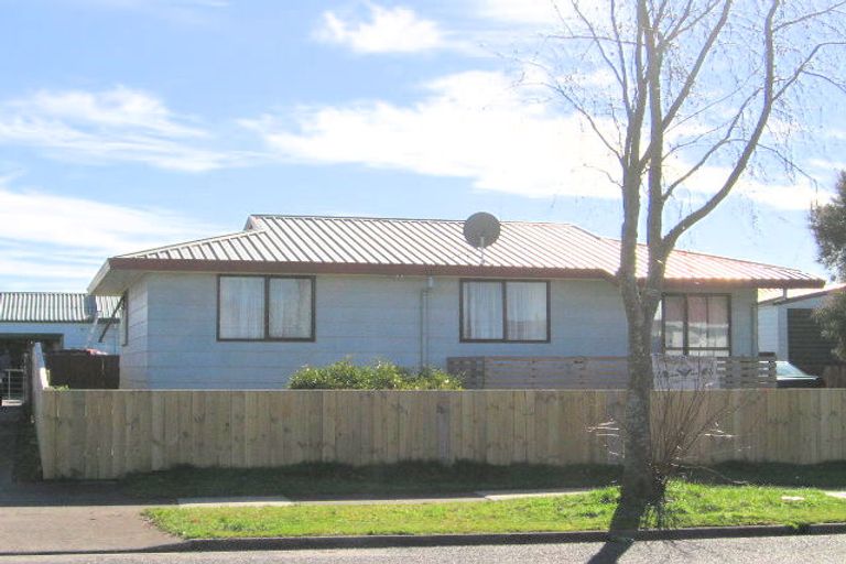 Photo of property in 18 Crawshaw Drive, Nawton, Hamilton, 3200