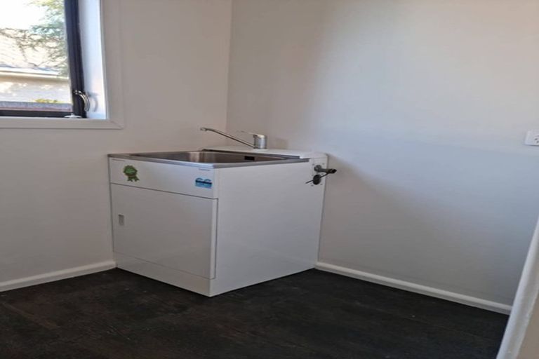 Photo of property in 8 Liverton Crescent, Bishopdale, Christchurch, 8053