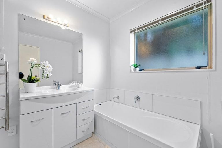 Photo of property in 2a Laurie Street, Red Beach, 0932