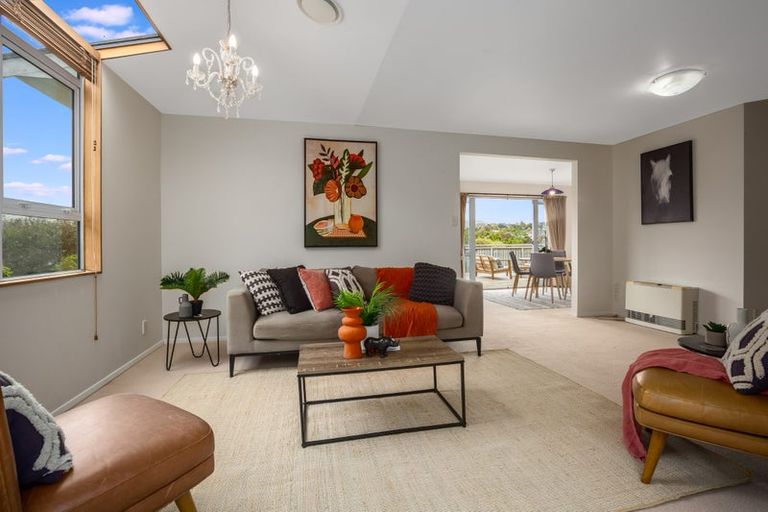 Photo of property in 15 Tainui Terrace, Tawa, Wellington, 5028