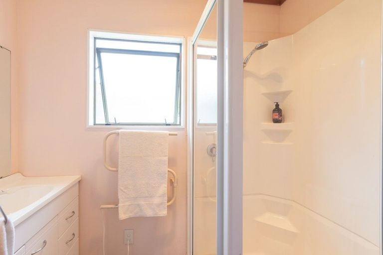 Photo of property in 34 Omaha Drive, Omaha, 0986