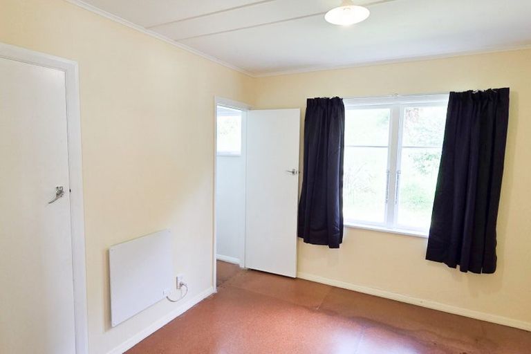 Photo of property in 52 Sunny Grove, Wainuiomata, Lower Hutt, 5014