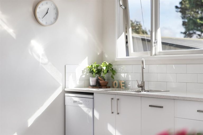 Photo of property in 5 Sutton Avenue, Mangere East, Auckland, 2024