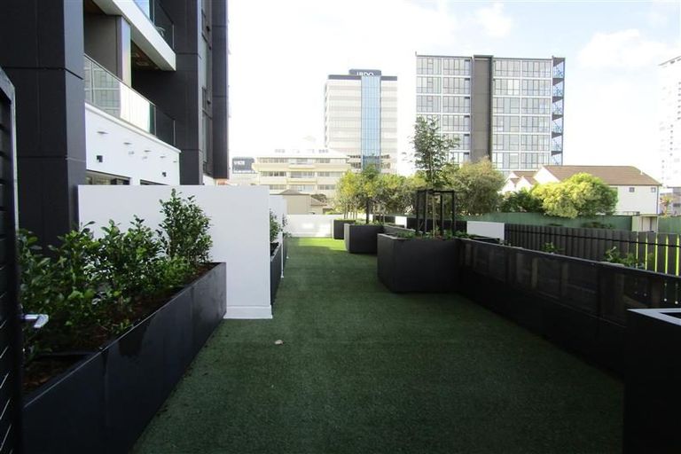 Photo of property in Frank Sargeson Apts, 406/74 Anzac Street, Takapuna, Auckland, 0622