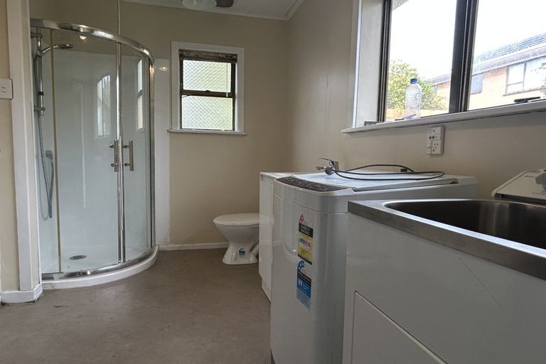 Photo of property in 20 Kauri Glen Road, Northcote, Auckland, 0627