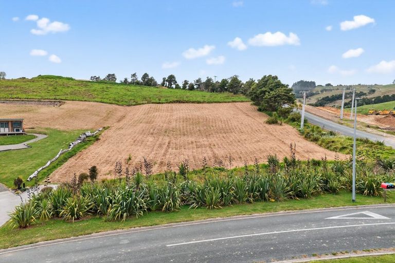 Photo of property in 2 Arahanga Road, Paparoa, 0571