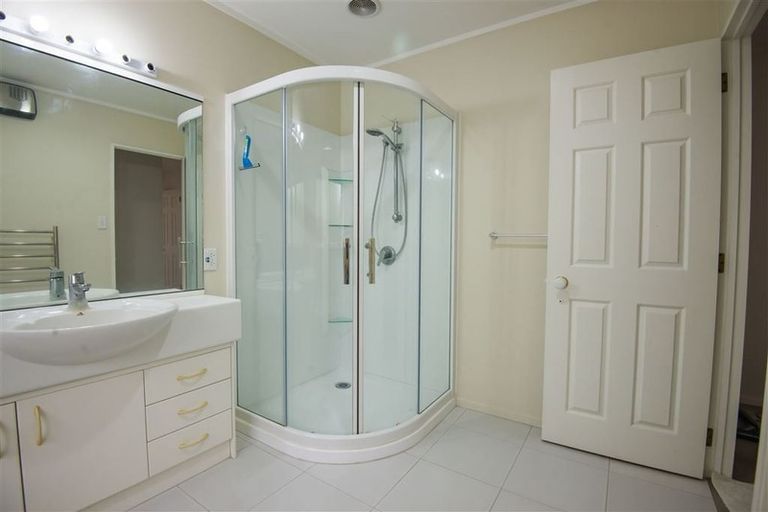 Photo of property in 8 Amberwood Drive, Northpark, Auckland, 2013