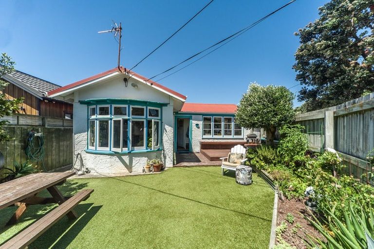 Photo of property in 83 Apu Crescent, Lyall Bay, Wellington, 6022