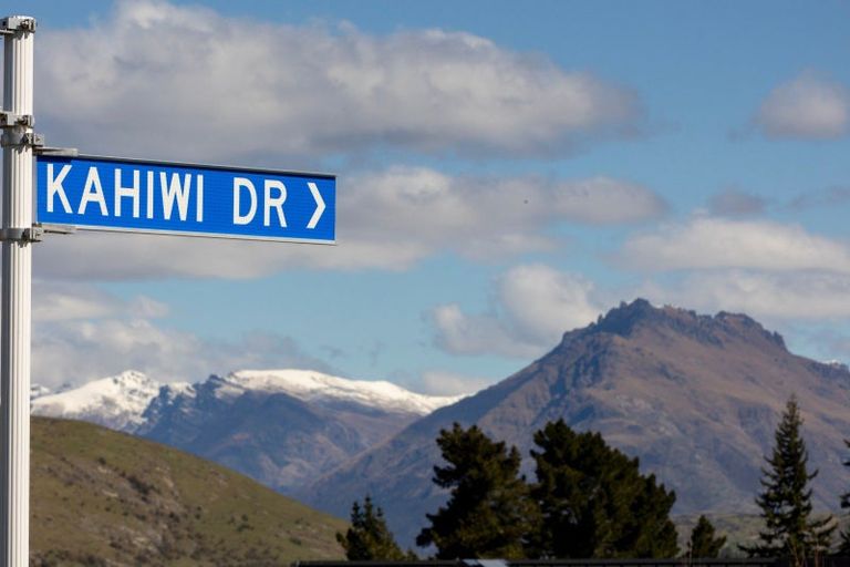Photo of property in 14 Kahiwi Drive, Lower Shotover, 9304