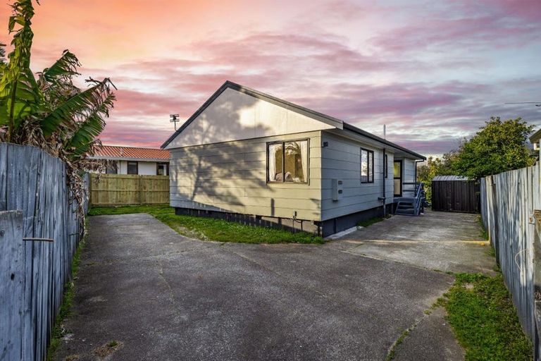 Photo of property in 2/12 Cameron Place, Ranui, Auckland, 0612