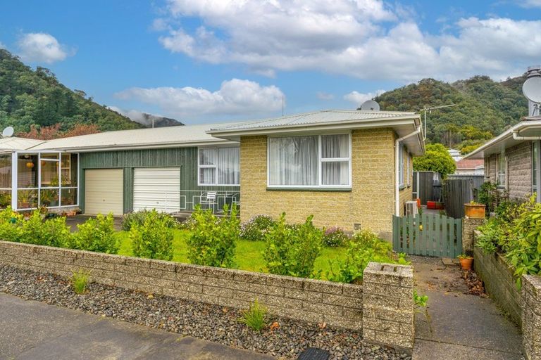 Photo of property in 18b Nelson Square, Picton, 7220