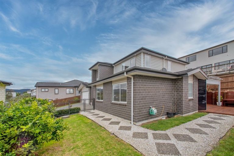 Photo of property in 11 San Casello Rise, Henderson, Auckland, 0612