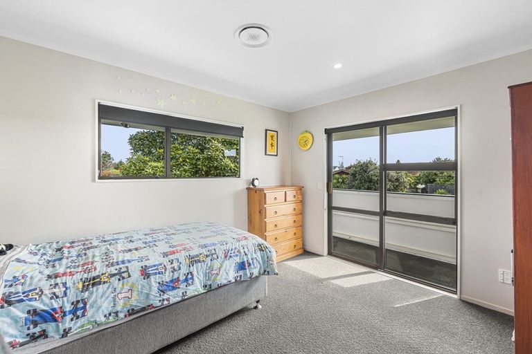 Photo of property in 2 Chilton Drive, Paraparaumu, 5032