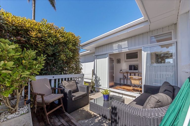 Photo of property in 21 Tindalls Bay Road, Tindalls Beach, Whangaparaoa, 0930