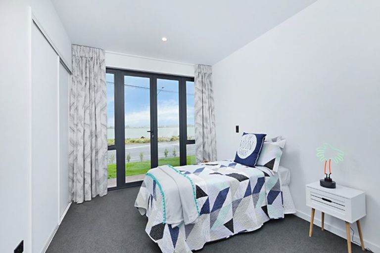 Photo of property in 1 Te Awakura Terrace, Mount Pleasant, Christchurch, 8081