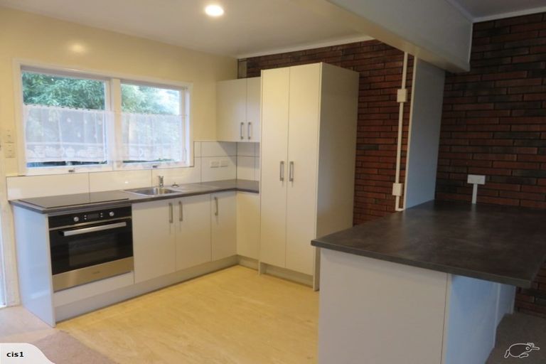 Photo of property in 2/39 Buckingham Crescent, Manukau, Auckland, 2025