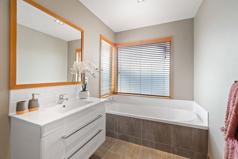 Photo of property in 24 Broadhaven Avenue, Parklands, Christchurch, 8083