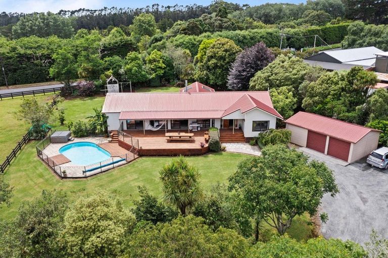 Photo of property in 132 Motu Road, Kumeu, 0891