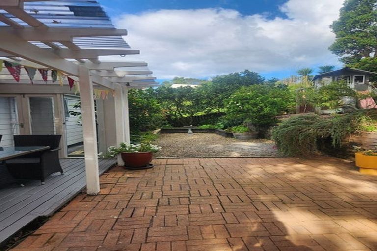 Photo of property in 28 Zingaro Place, Massey, Auckland, 0614