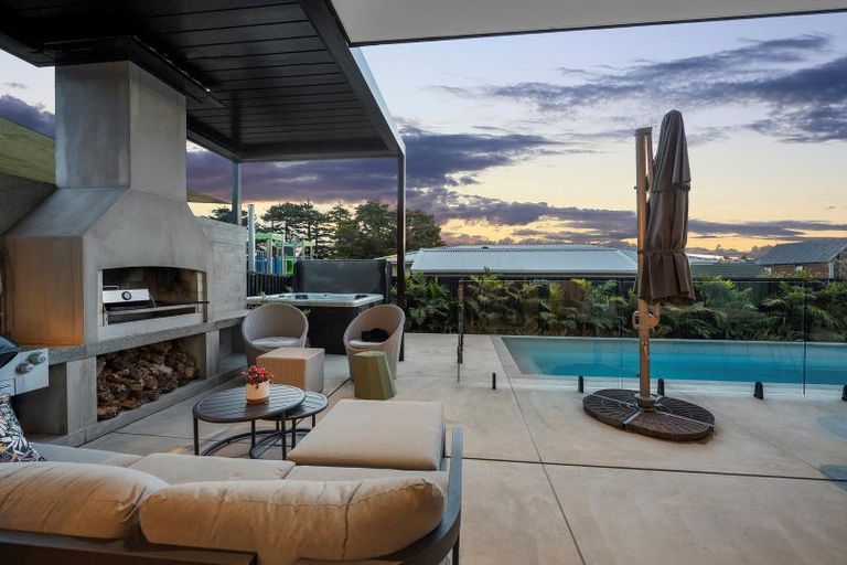 Photo of property in 23 Otakau Road, Milford, Auckland, 0620