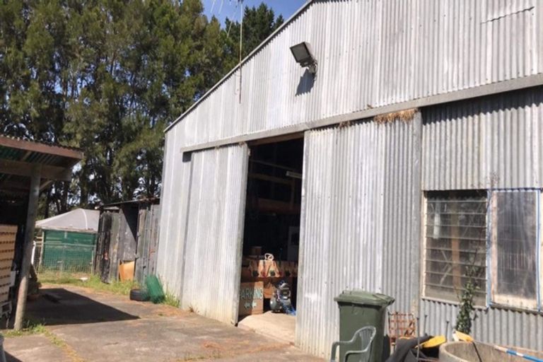 Photo of property in 48 Pukeoware Road, Waiuku, 2681