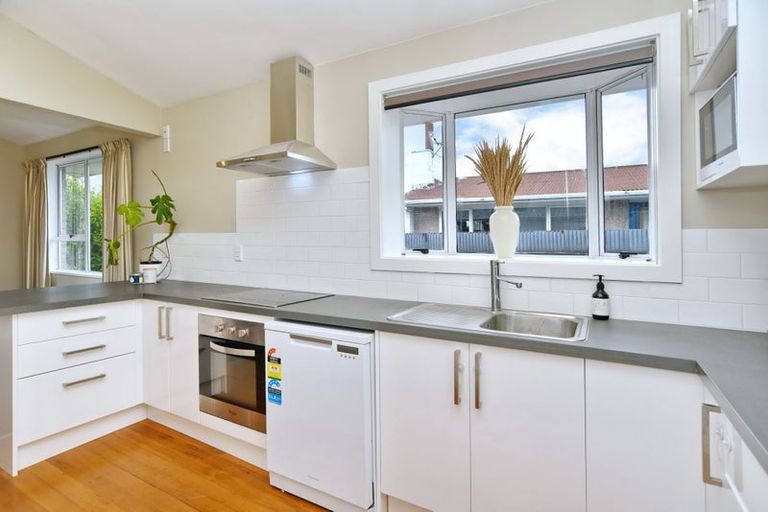 Photo of property in 54 Oriana Crescent, Hornby, Christchurch, 8042